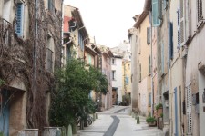 Cogolin, ruelle color&eacute;e