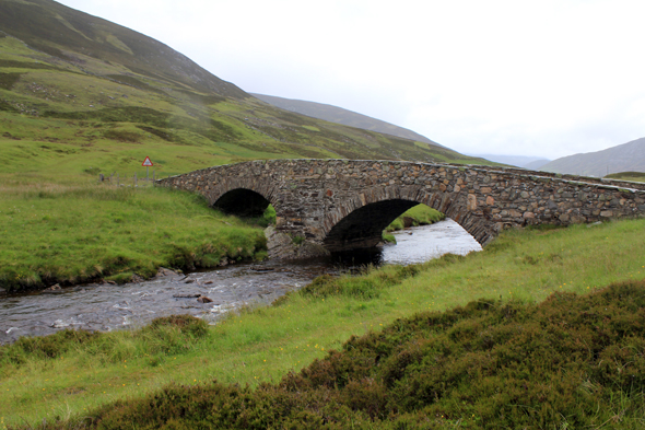 Glen Clunie, pont