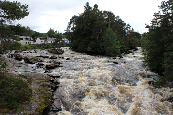 Killin, cascades