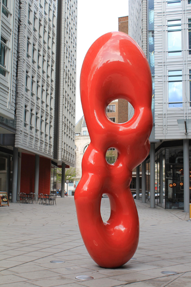 Londres, Central St Giles, statue