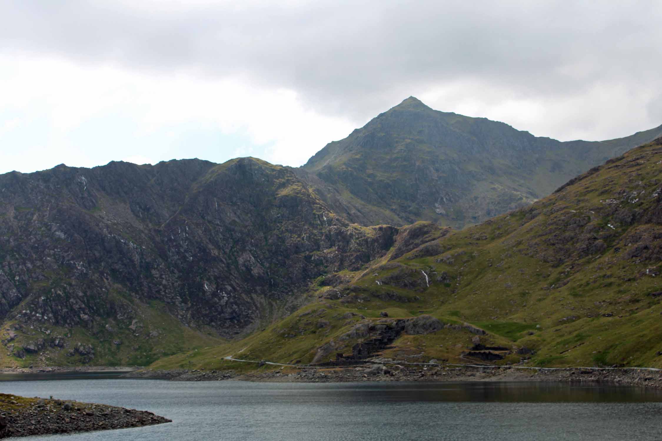 Pays de Galles, le mont Snowdon, lac Llydaw