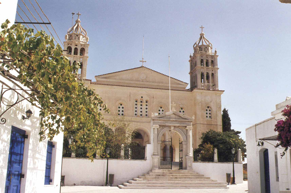 Lefkes église Agias Trias
