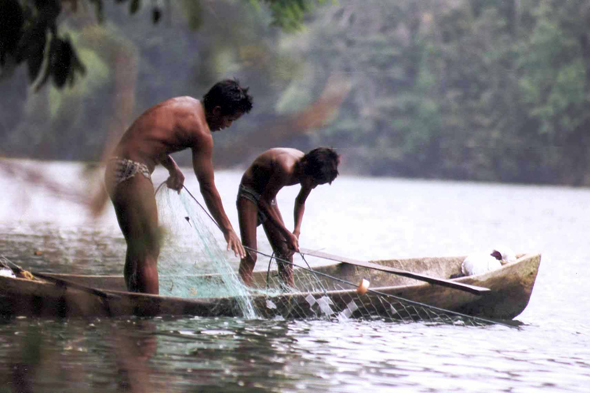 Guatemala, Rio Dulce, pêcheurs