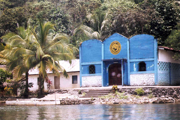 Guatemala, Rio Dulce, église