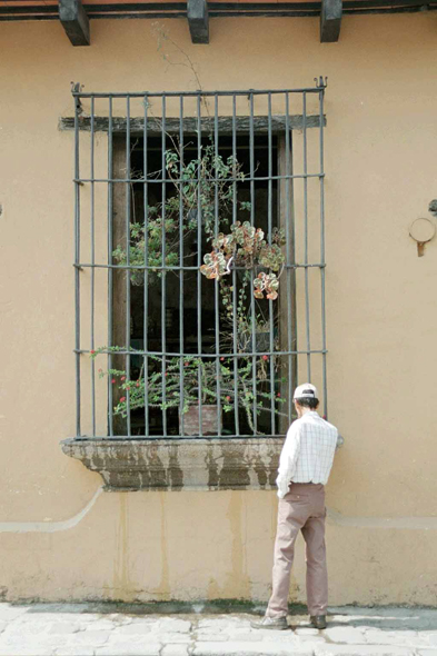 Guatemala, Antigua, fenêtre grillagée