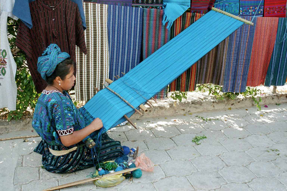 Guatemala, église Santa Catarina Palopó, tissage