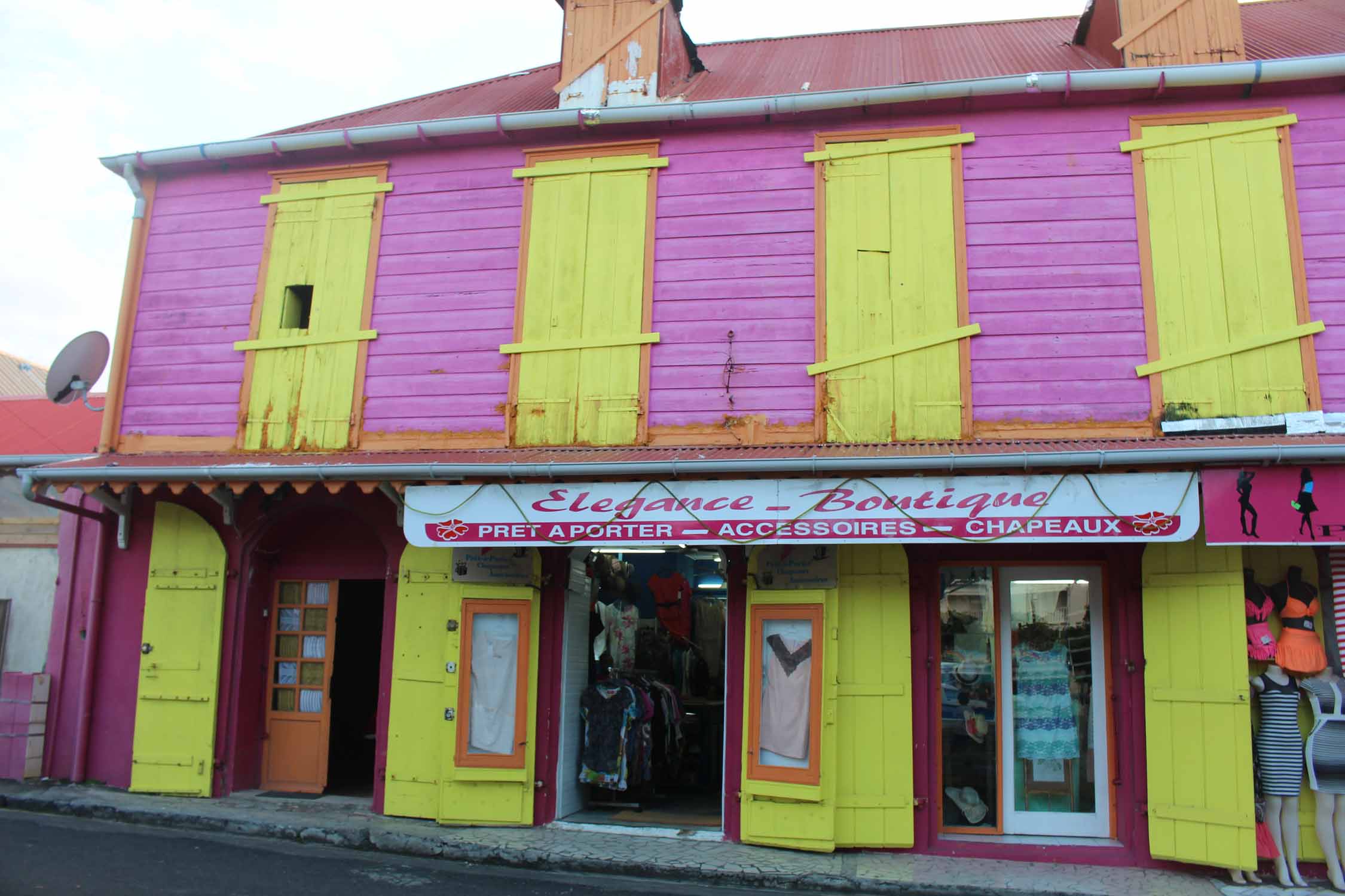 Guadeloupe, Le Moule, boutique colorée