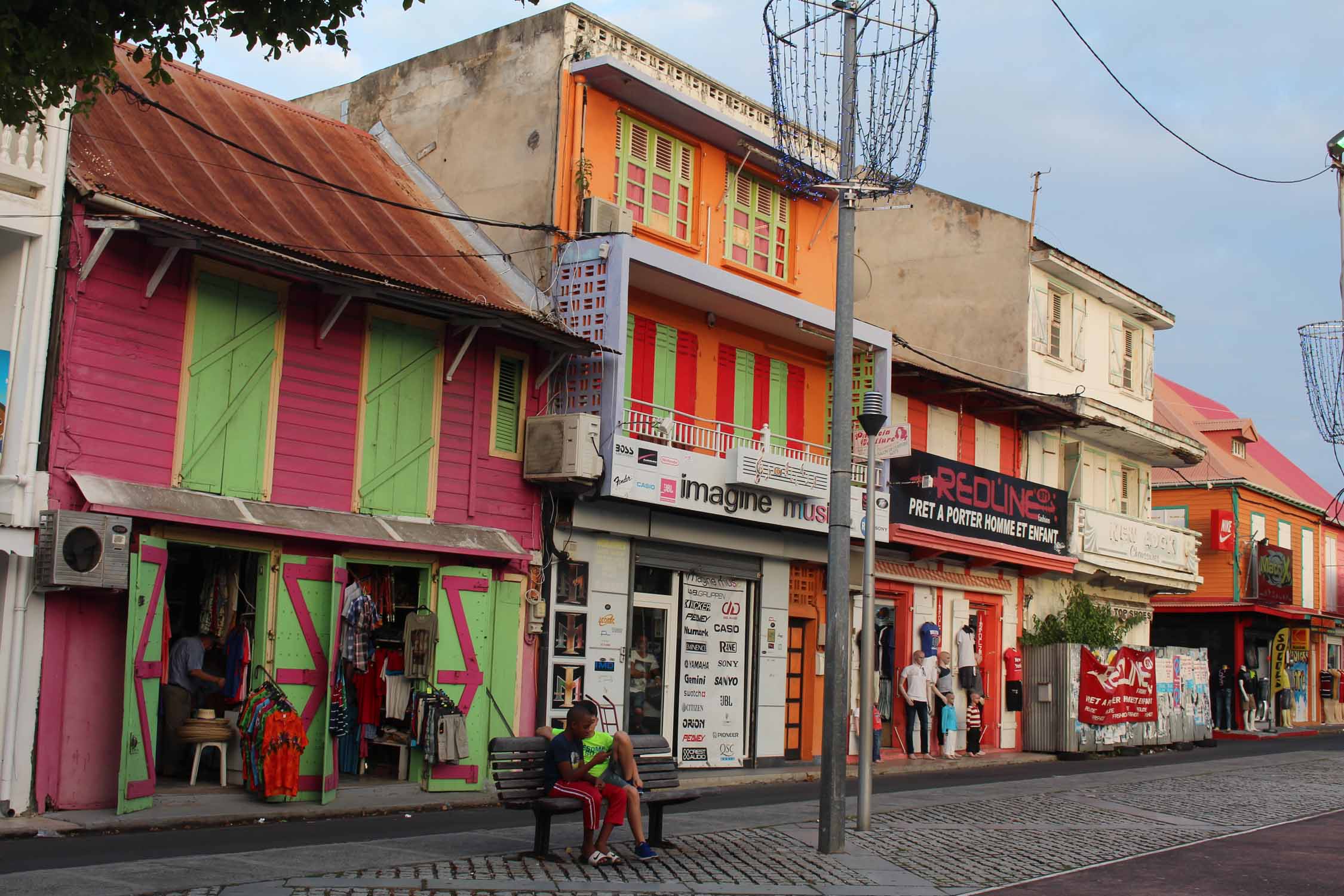 Guadeloupe, Le Moule, maisons colorées