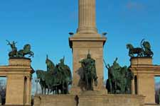 Budapest, place des H&eacute;ros, statues