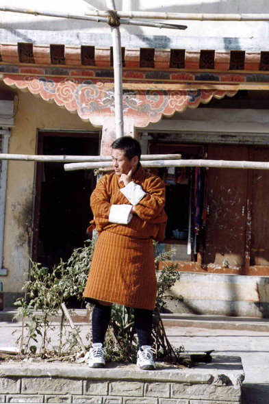 Bhoutanais, vêtement go