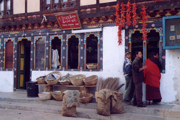 Une rue à Paro