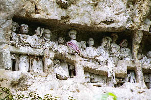 Londa, statues funeraires