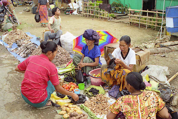 Rantepao, femmes Toraja