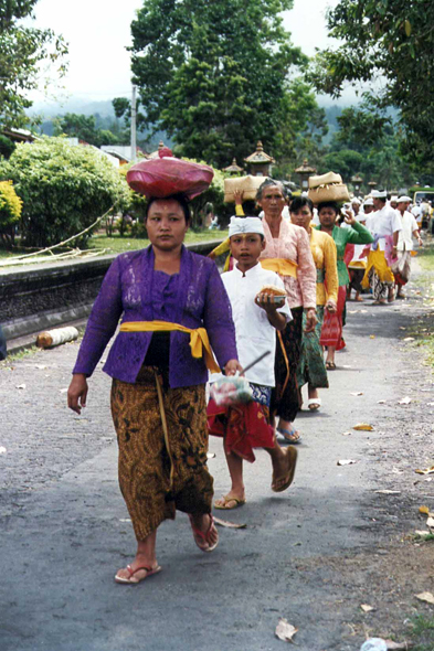 Bali, procéssion à Besakih