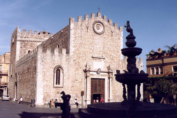 Taormine, place du Duomo