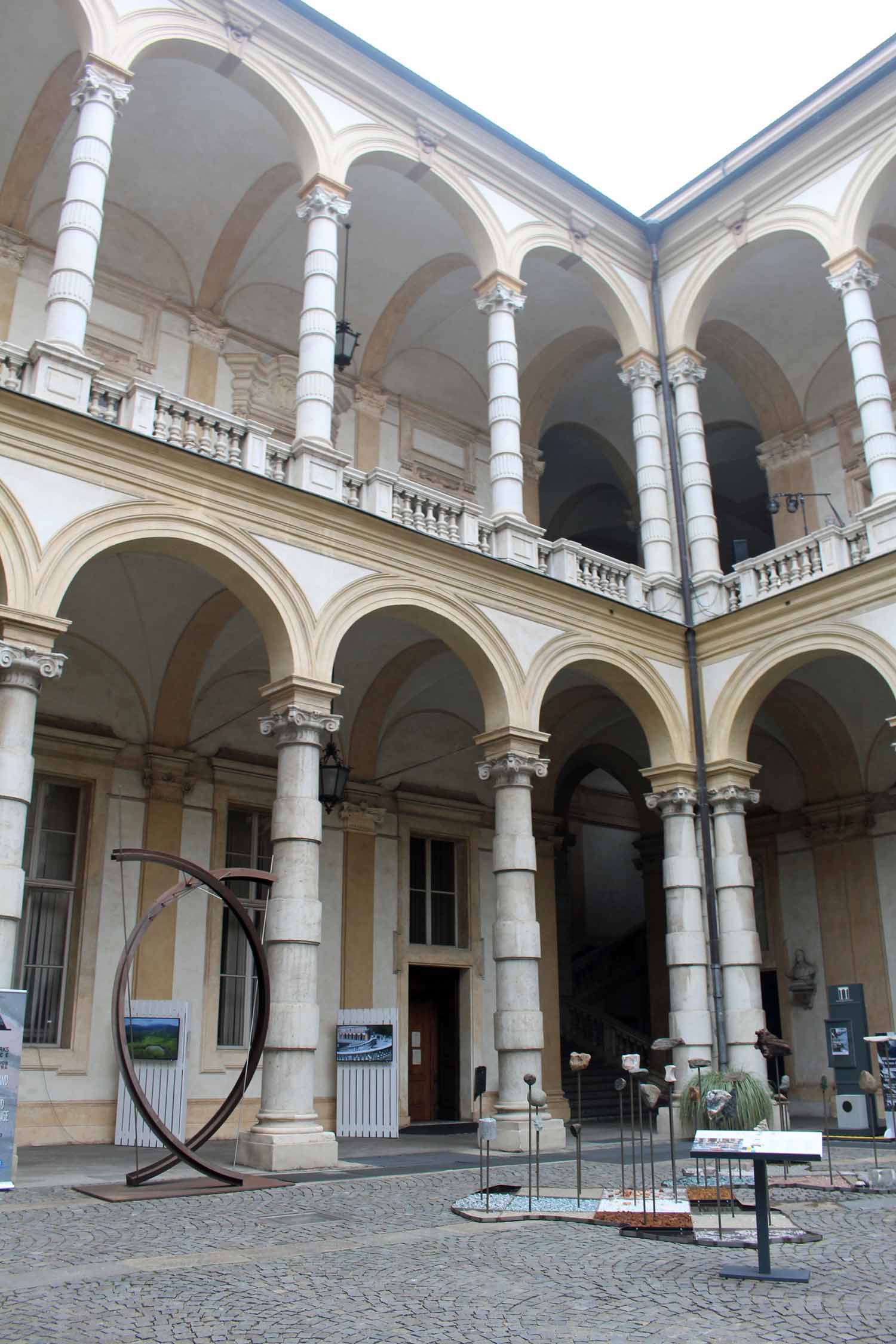 Turin, université, cour intérieure