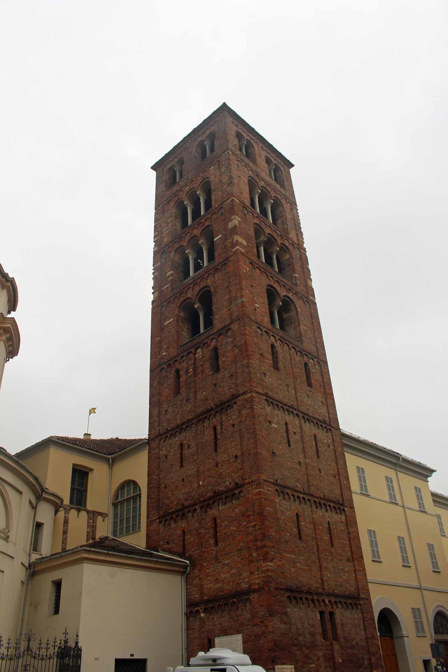 Turin, sanctuaire de la Consolata, campanile