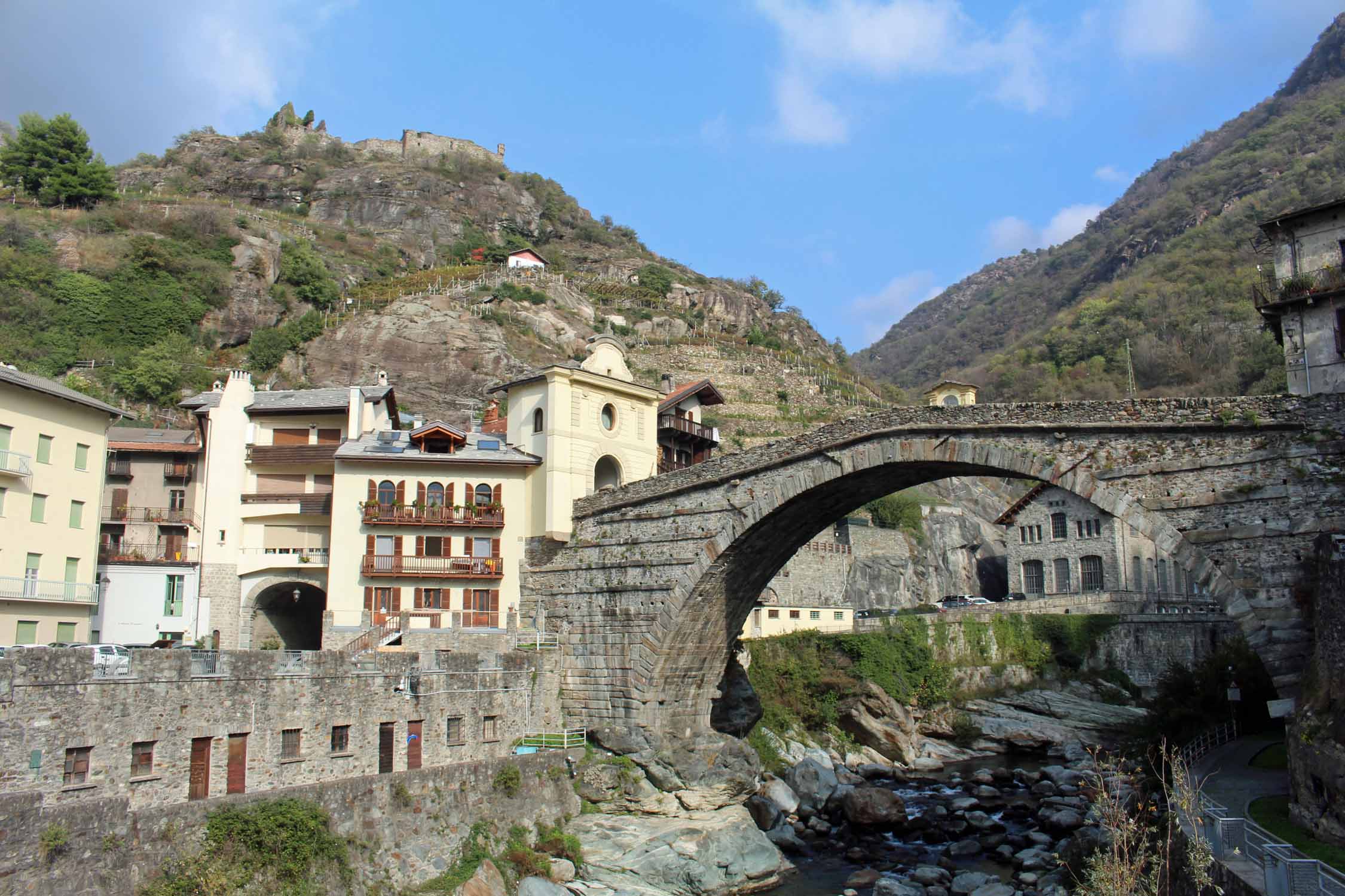 Val d'Aoste, Pont-Saint-Martin, pont