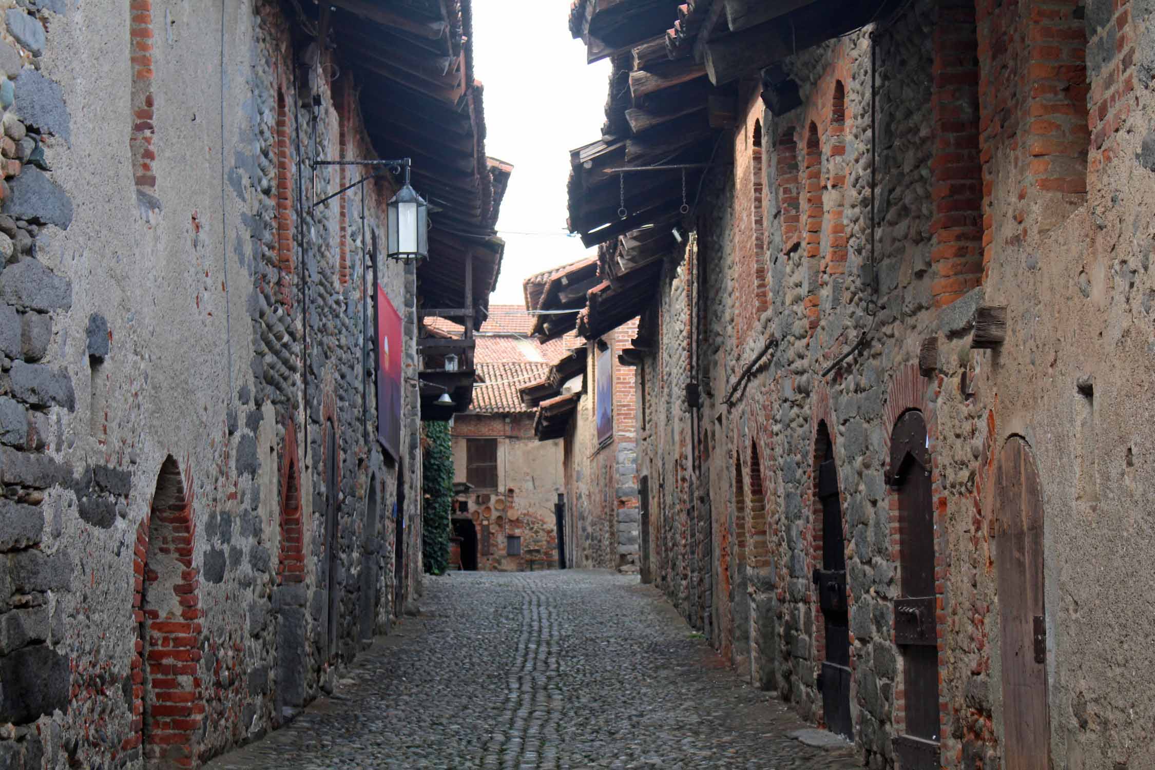 Ricetto de Candelo, ruelles