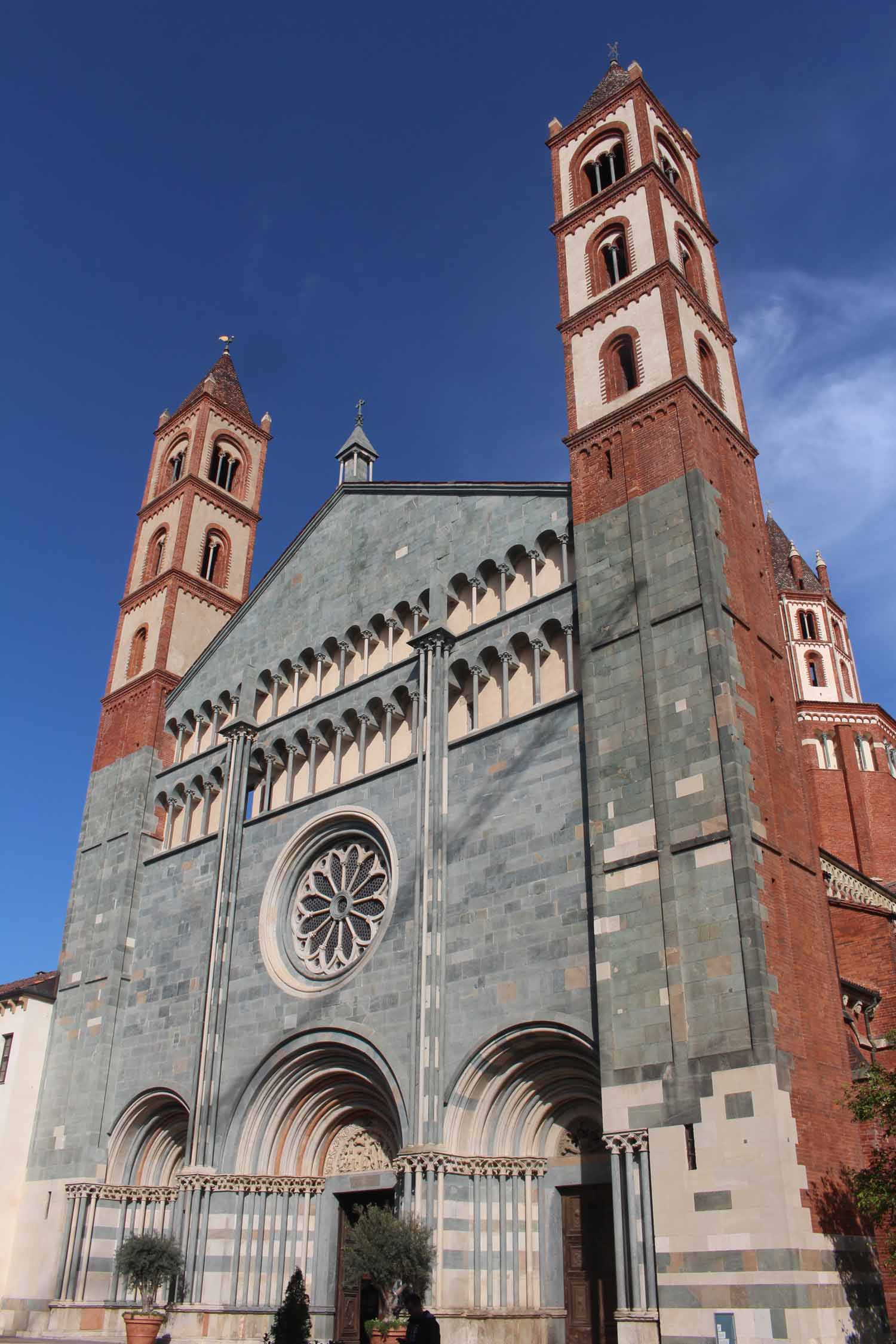 Verceil, basilique Saint-André, façade