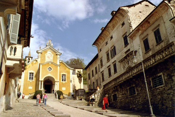 Italie Orta, San Giulio, place centrale