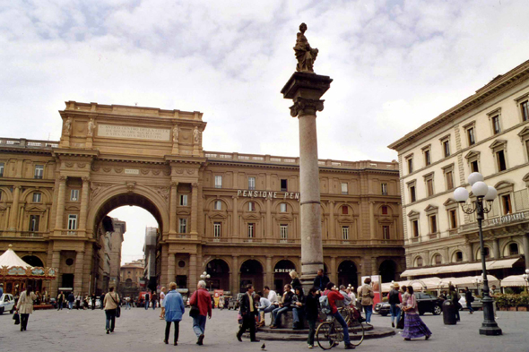 Florence, Piazza della Repubblica