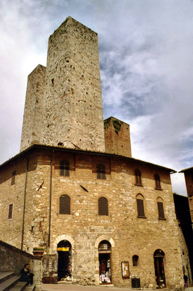 San Gimignano, Piazza della Cisterna, Duomo