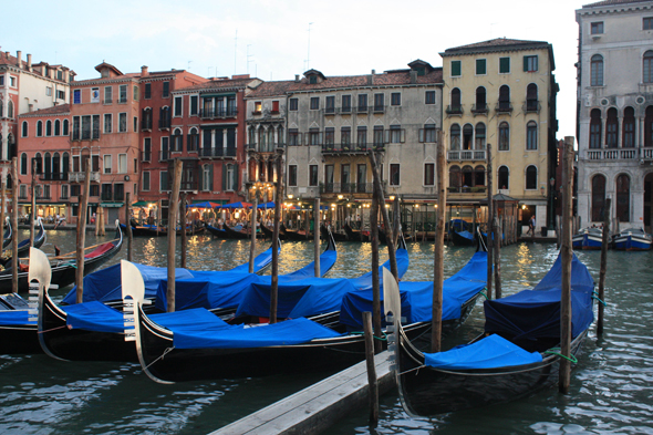Gondoles à Venise, Italie