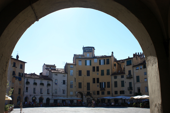 Lucques, place Anfiteatro