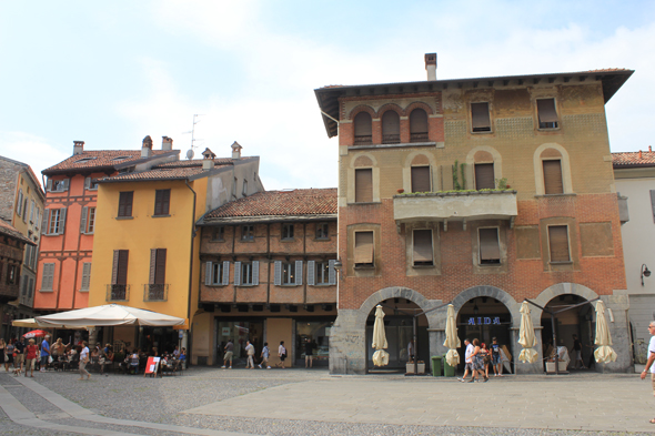 Côme, piazza San Fedele