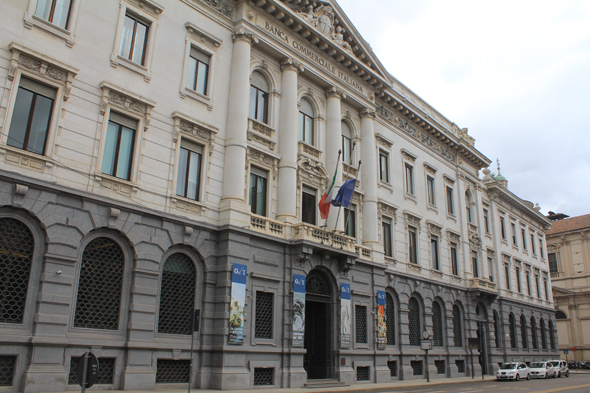Milan, palais de la banque commerciale italienne
