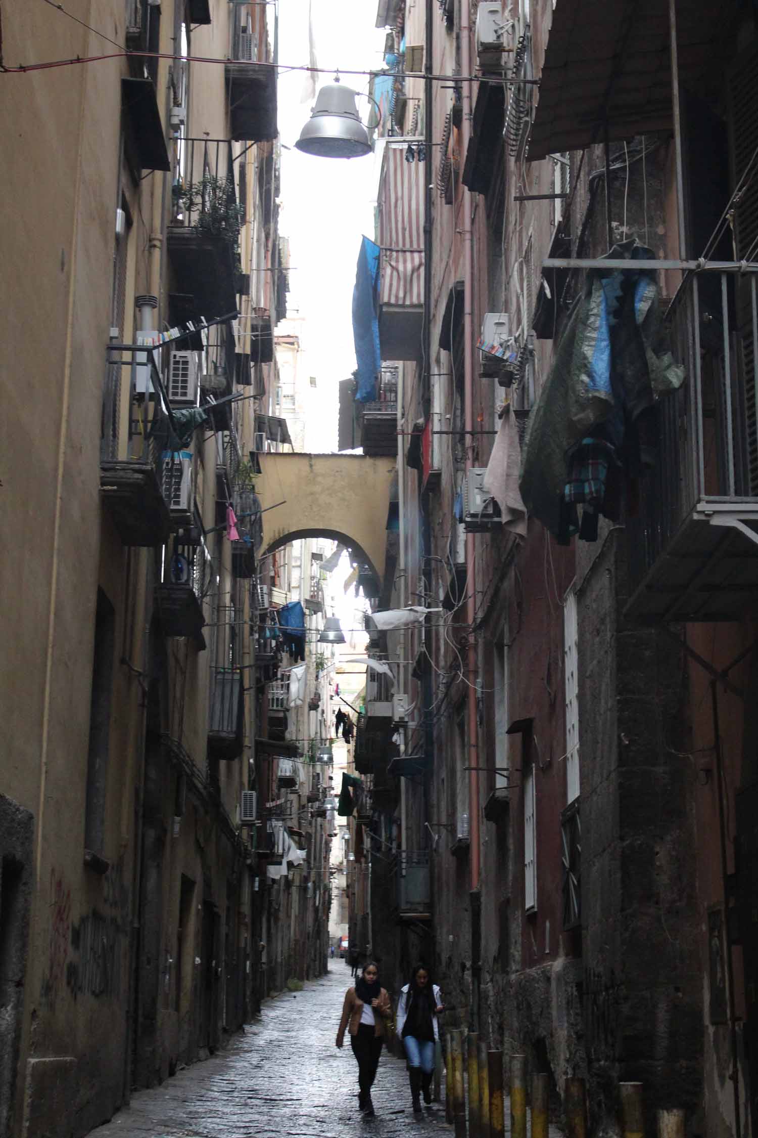 Naples, ruelle via dei Tribunali