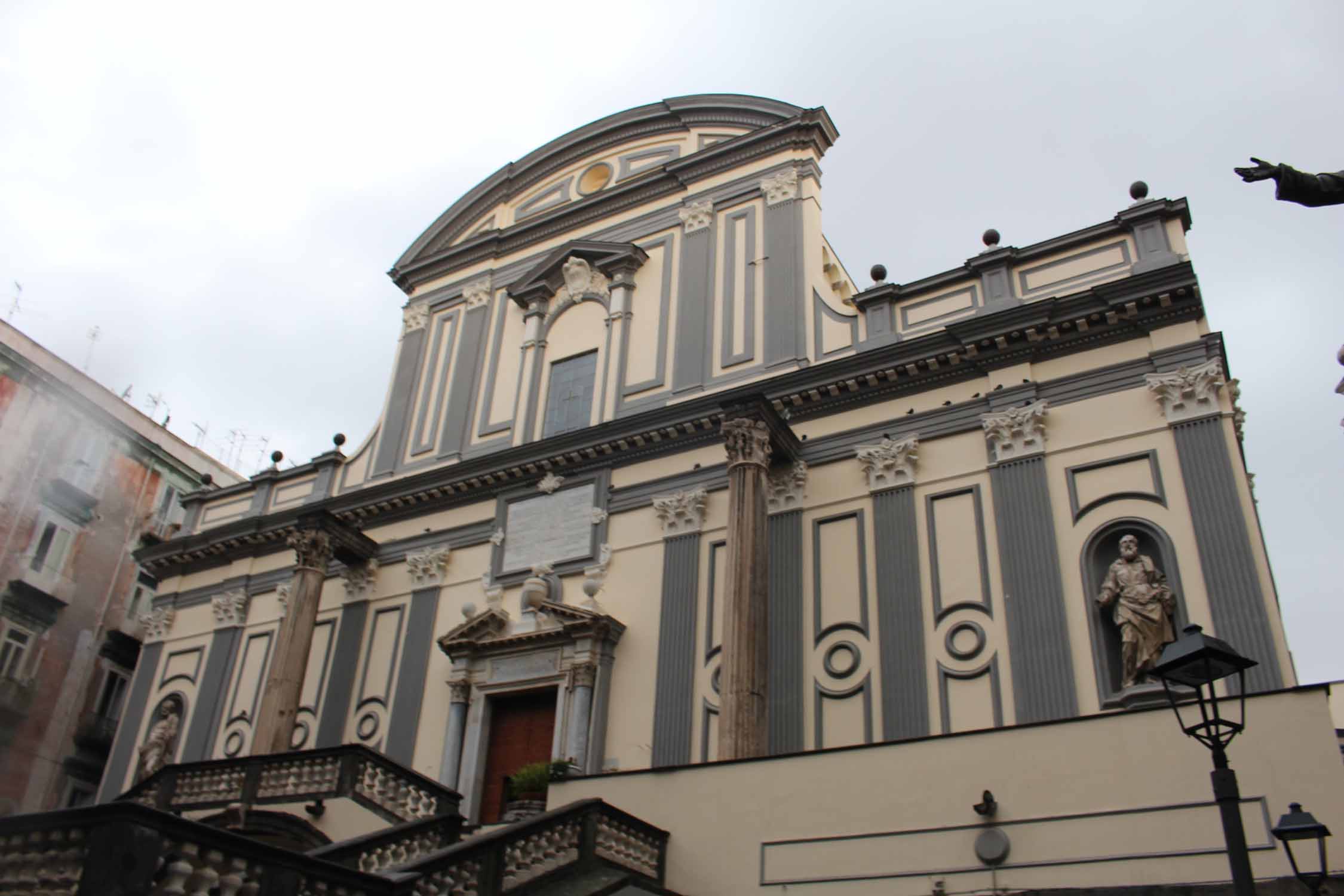 Naples, basilique San Paolo Maggiore