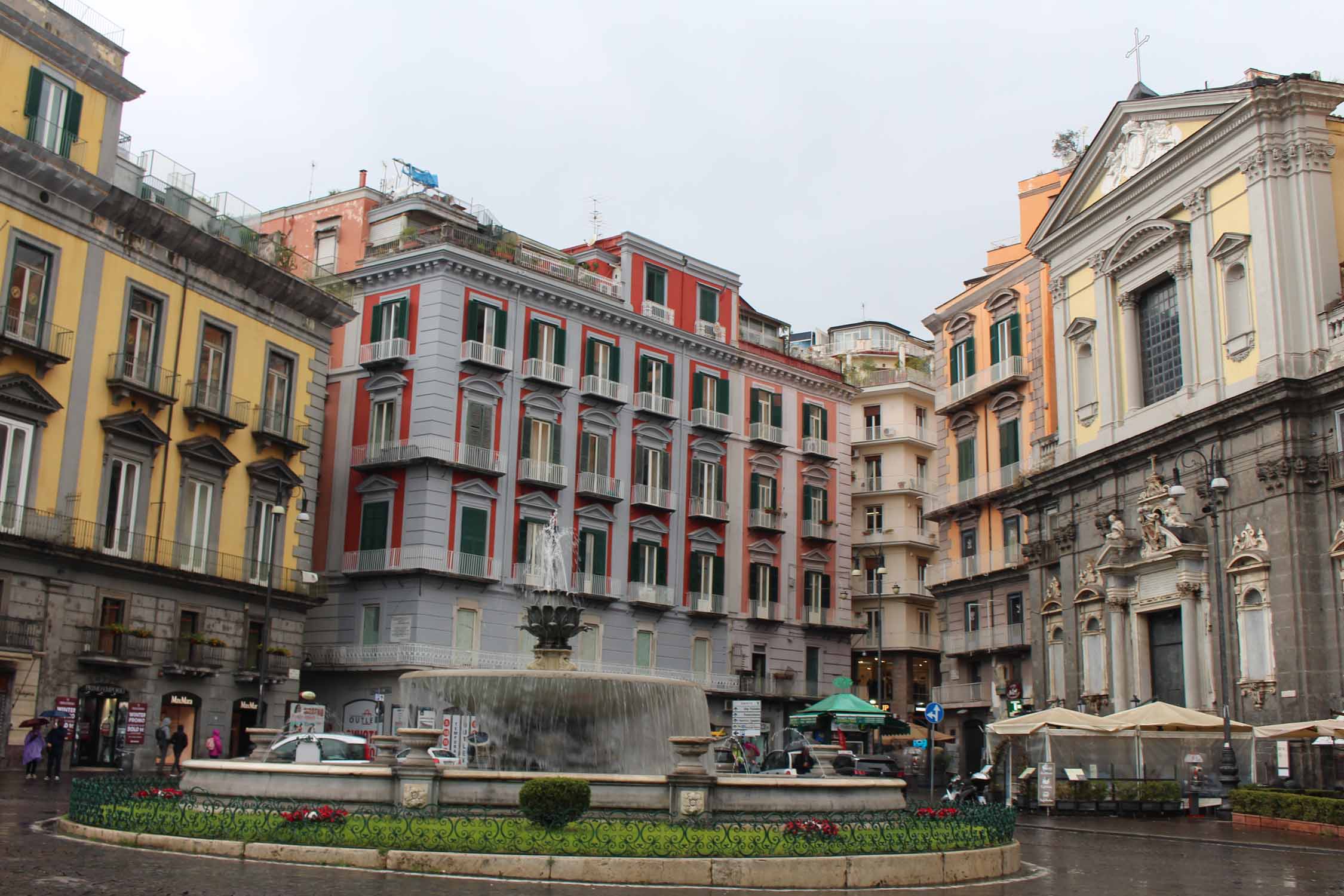 Naples, place Trieste et Trente