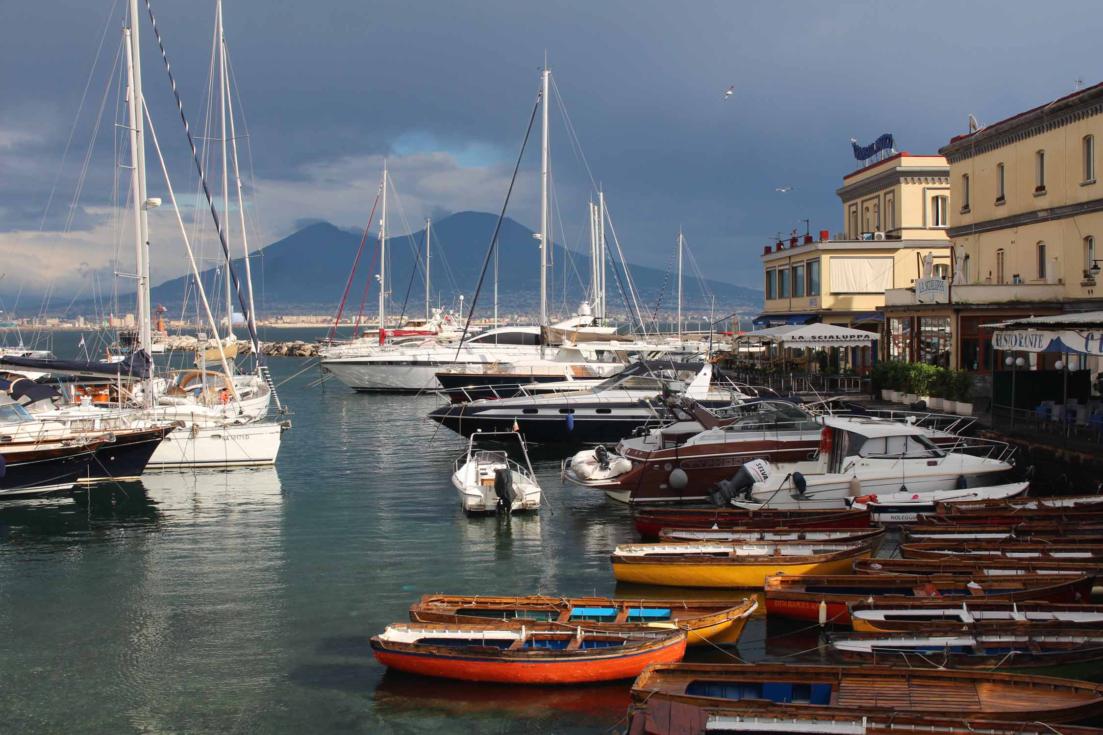 Naples, port, Vésuve