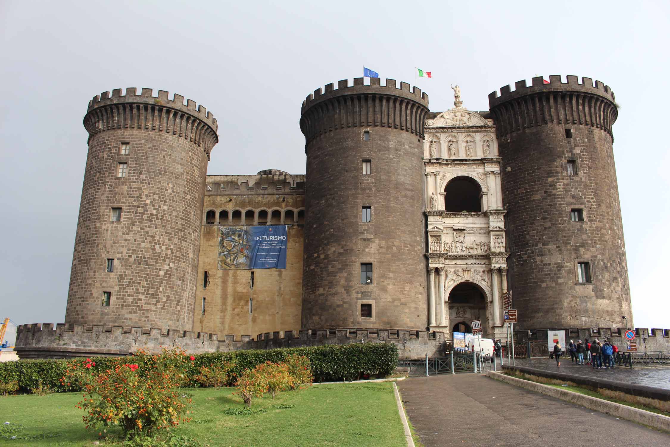 Naples, Château Neuf