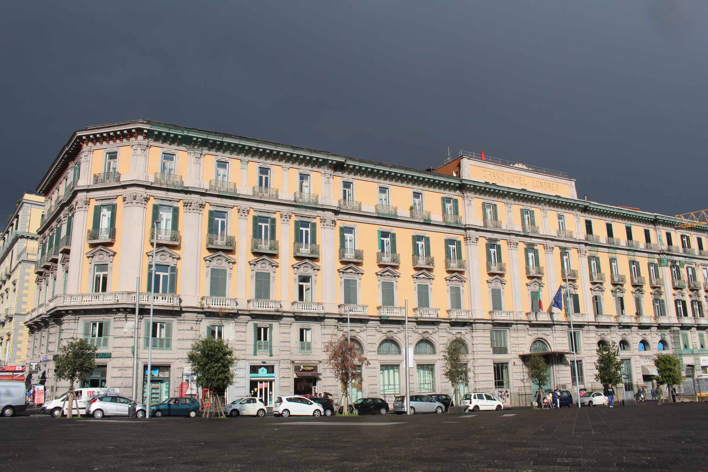 Naples, place Municipio, Grand Hotel Londres