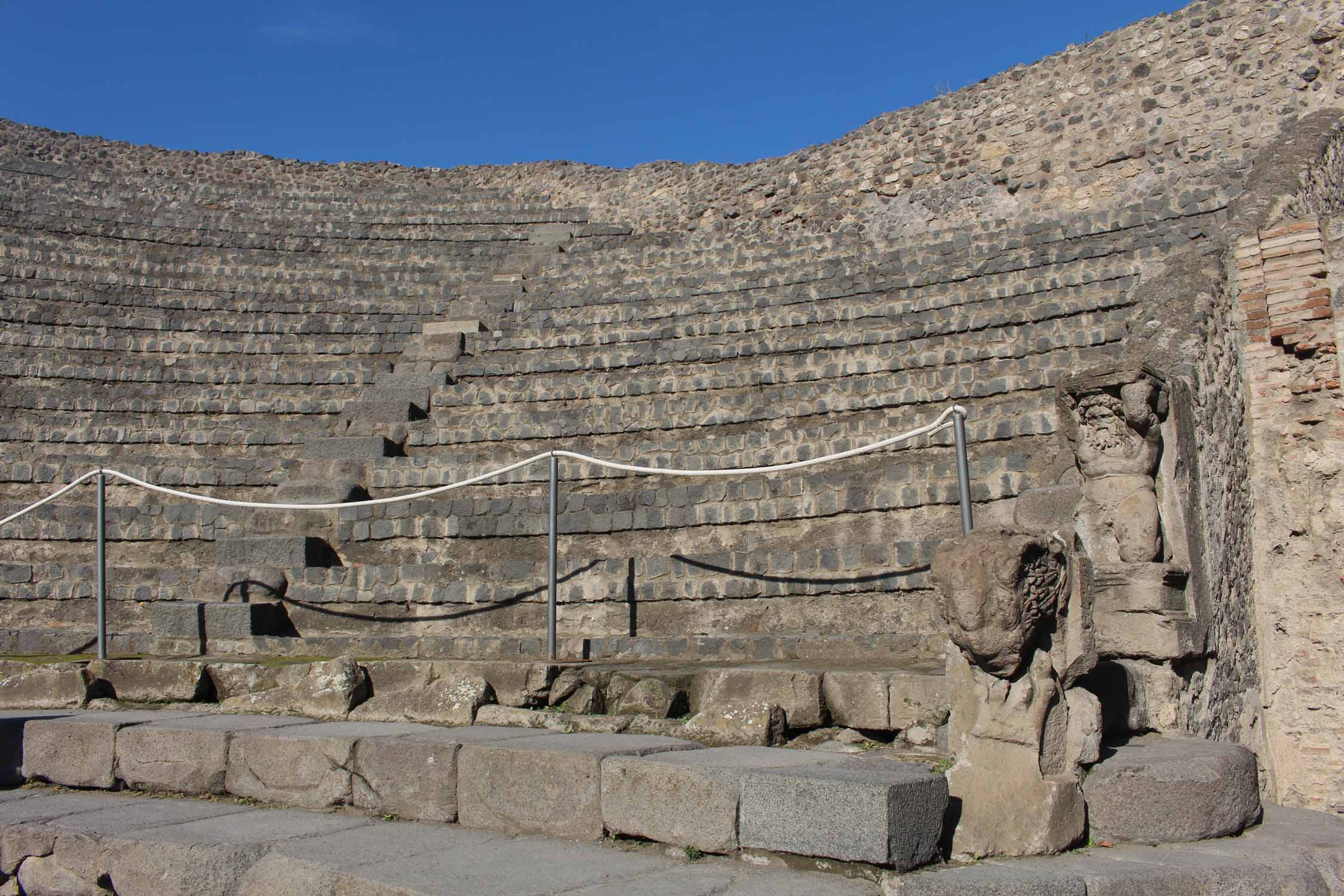 Ruines de Pompéi, le petit théâtre