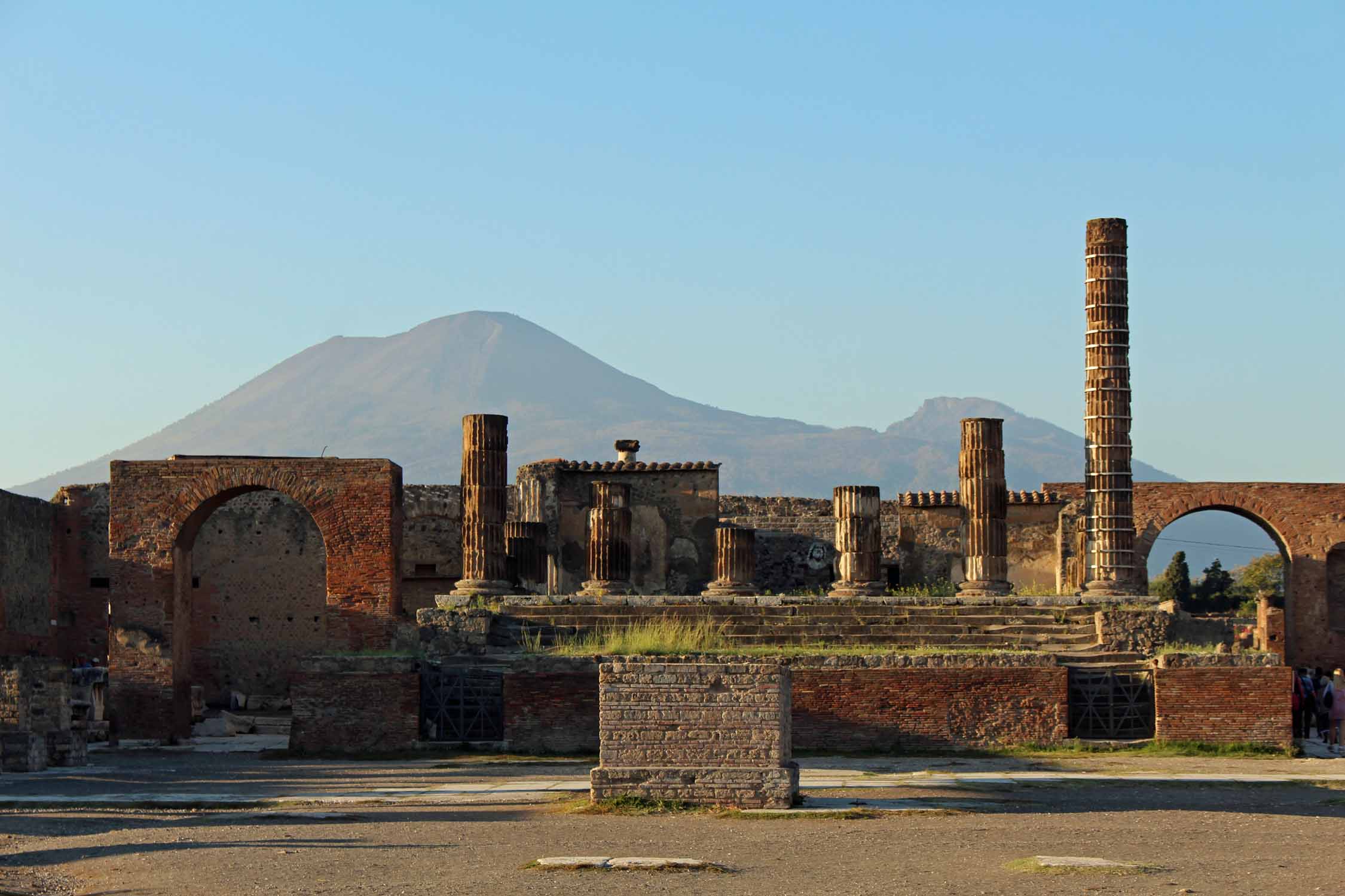 Ruines de Pompéi, le Forum, Vésuve