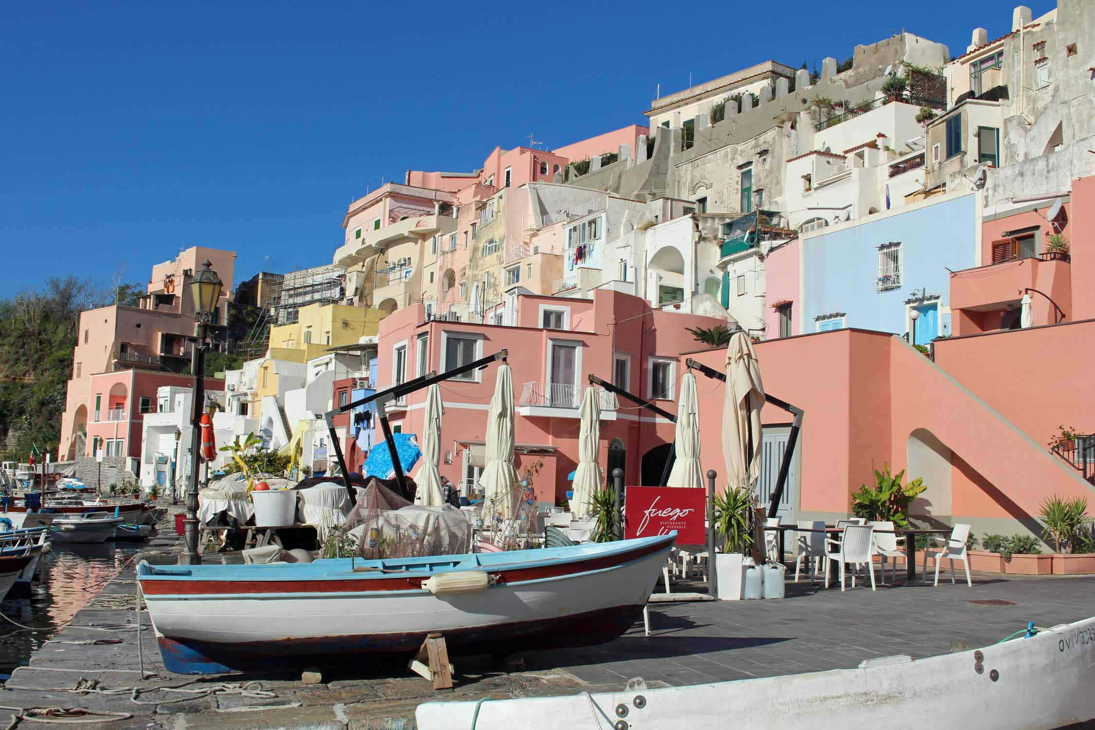 Ile de Procida, port colorés