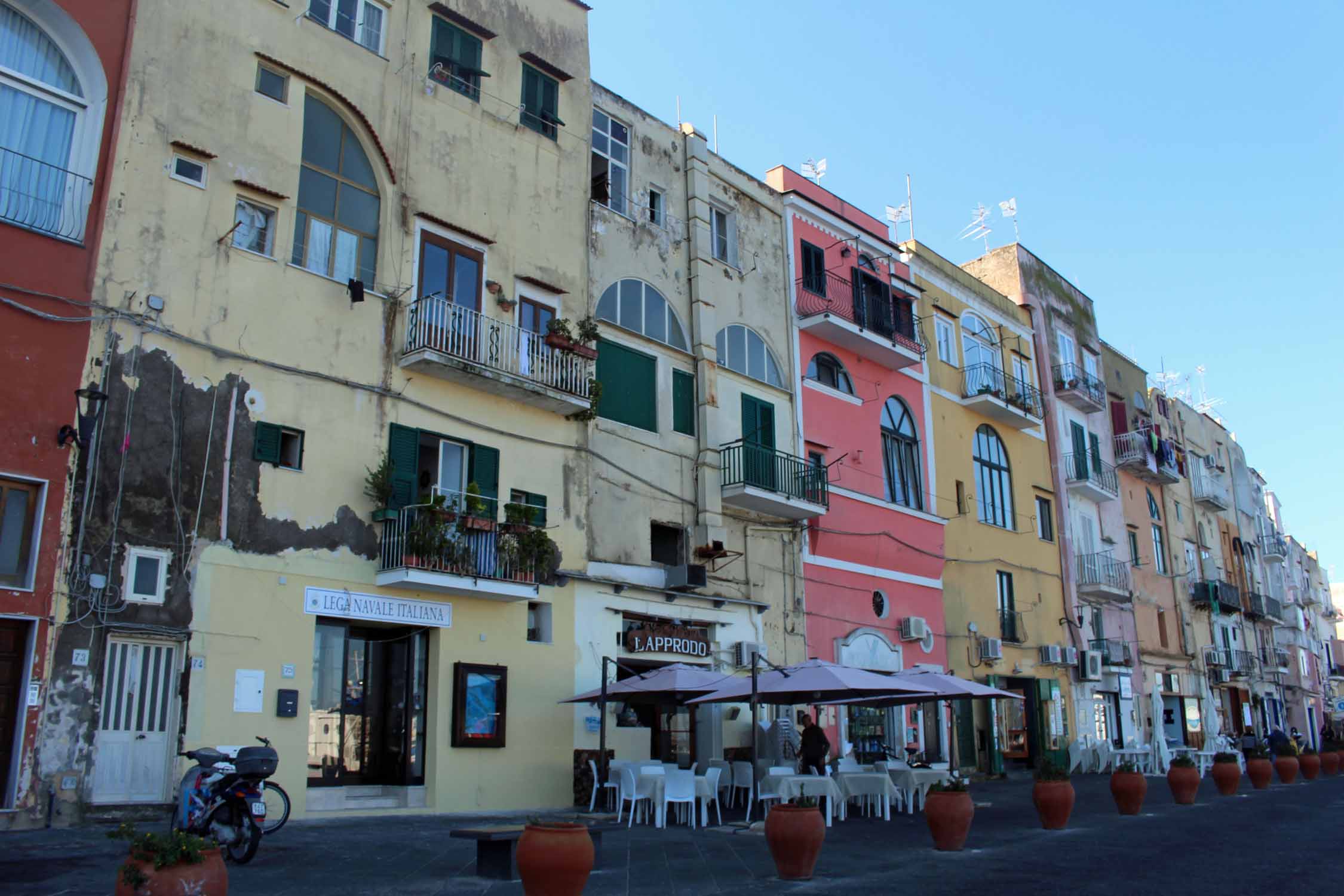 Ile de Procida, Marina Grande, maisons colorées