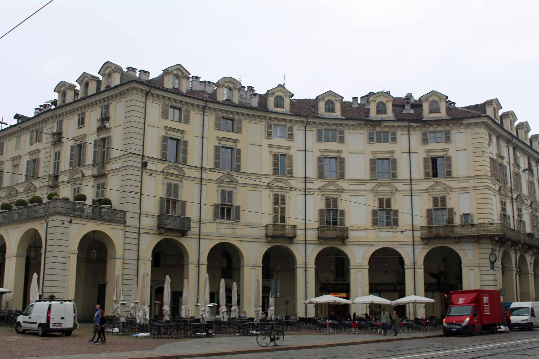 Turin, place Vittorio Veneto, façade