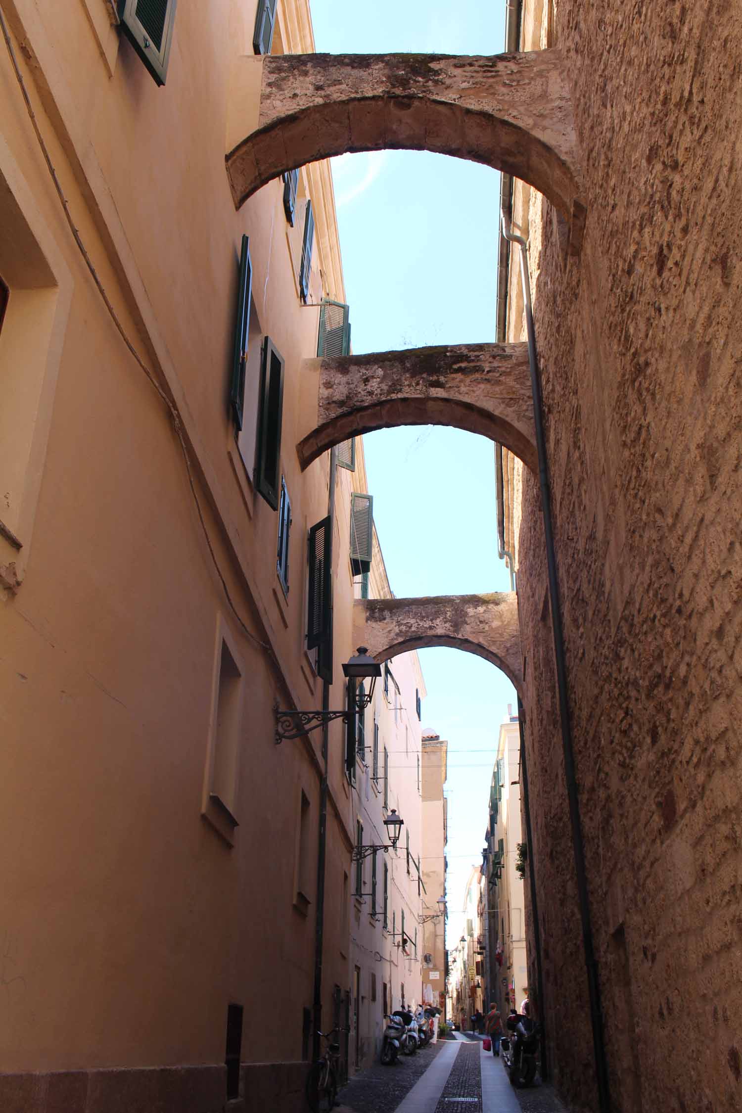 Alghero, ruelle, voûtes