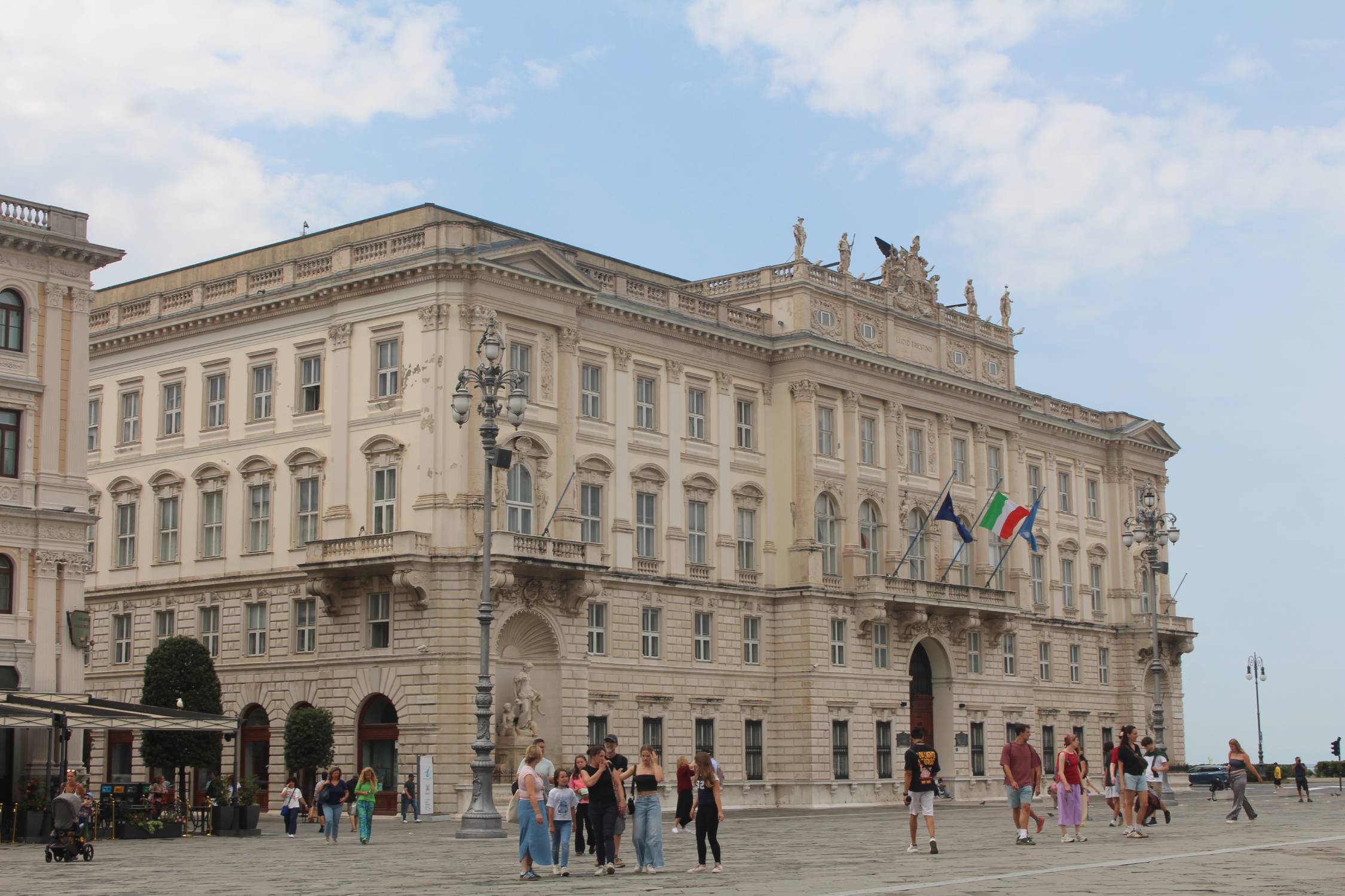 Triestre, Piazza Grande, palais Lloyd Triestino