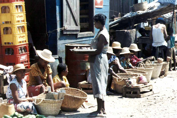 Madagascar, Toalagnaro, marché
