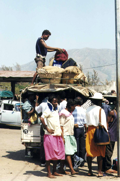 Madagascar, Toalagnaro, transport
