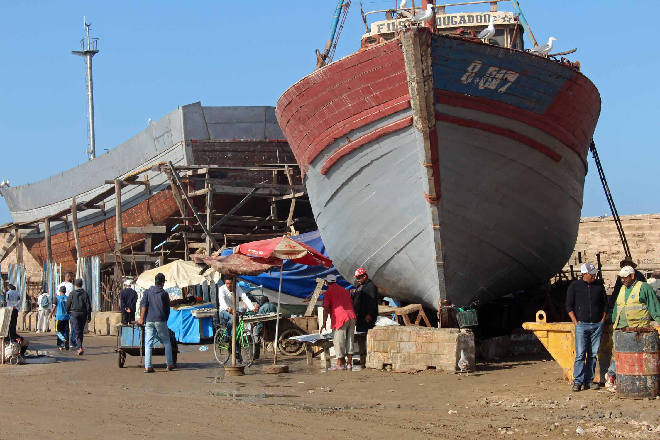 Essaouira, bateaux, vendeurs