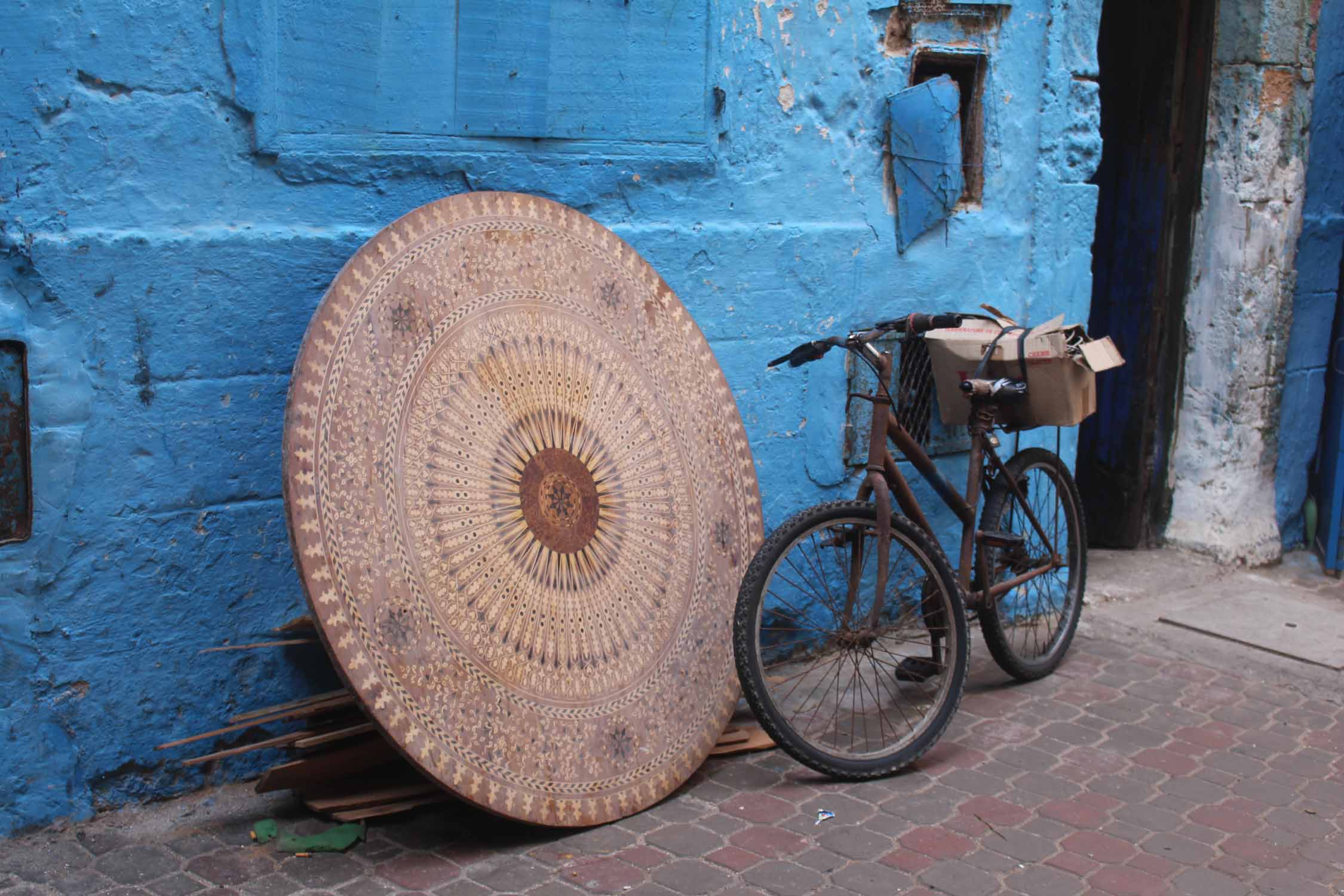 Essaouira, souk, table