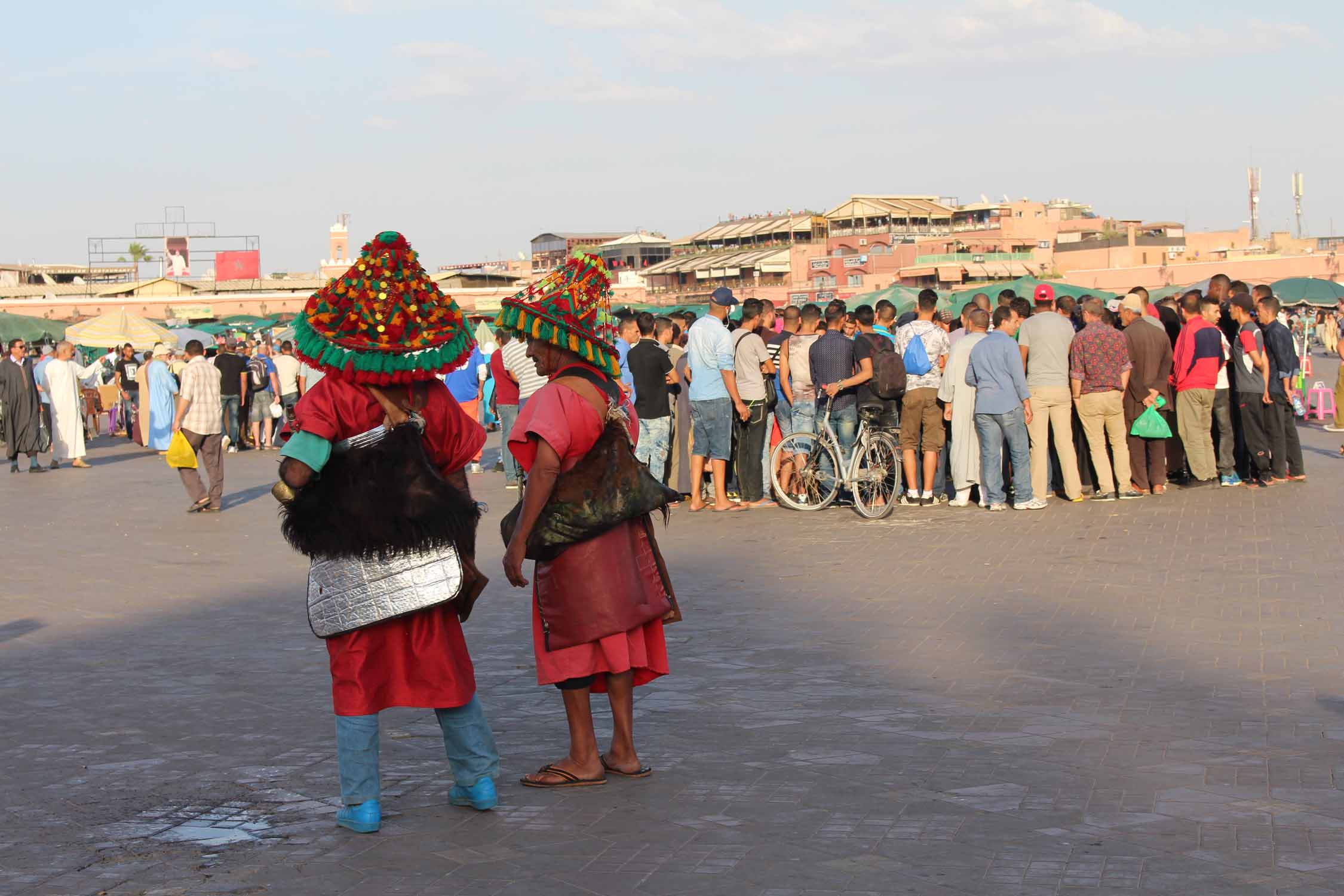 Marrakech, place Jemaa el Fna, porteurs d'eau