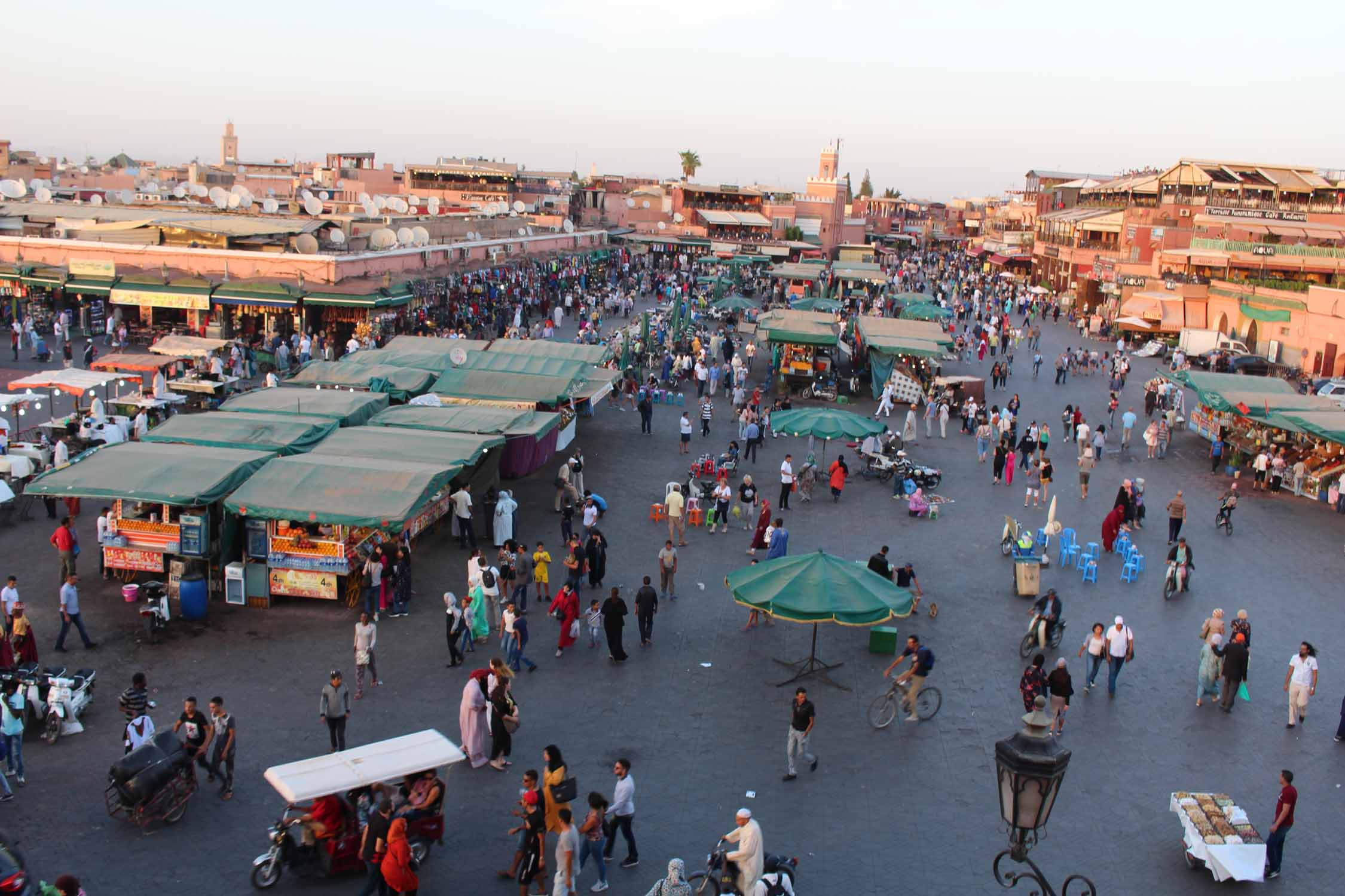 Marrakech, place Jemaa el Fna, soir